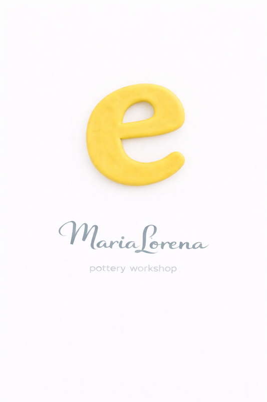 e Minúscula amarillo