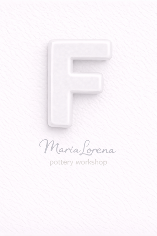 F Mayúscula blanco