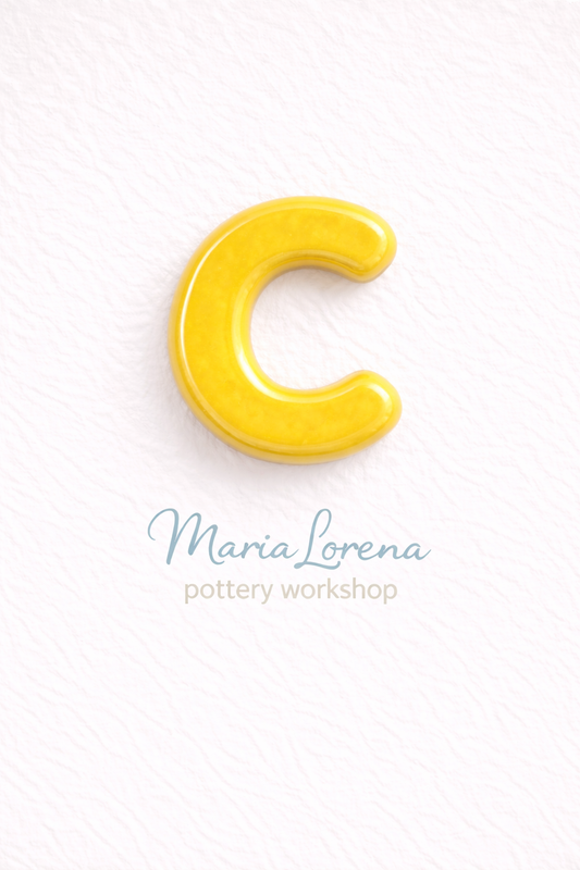 C Mayúscula amarillo