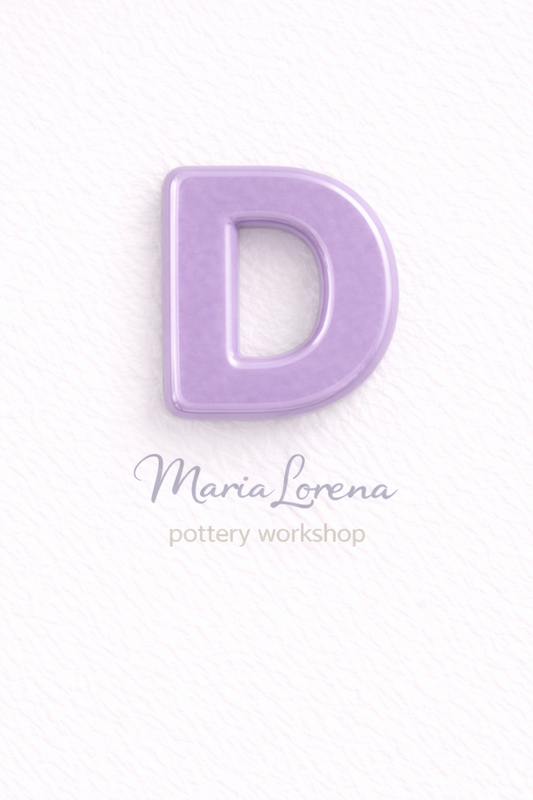 D Mayúscula lila